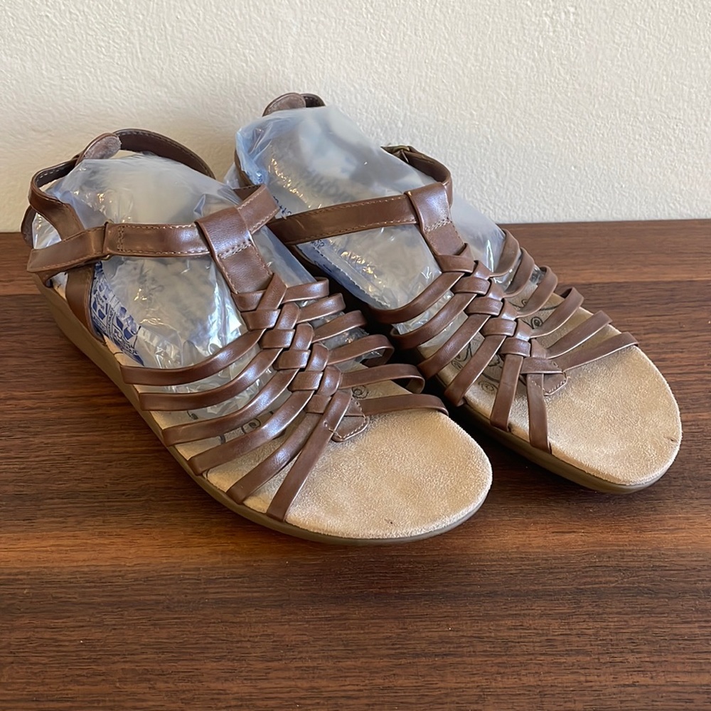 BareTraps Fannabelle wedge sandals size 10